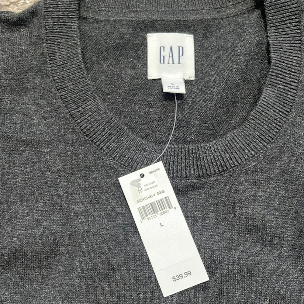 GAP Sweater - Picture 2 of 5
